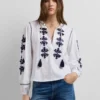 Blusa con bordado floral Blusa con bordado floral