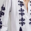 Blusa con bordado floral Blusa con bordado floral