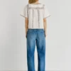 Blusa con cuello en V bordado