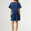 Blusa con cuello en V y detalles bordados Blusa con cuello en V y detalles bordados