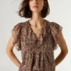 Blusa con cuello en V y volantes Blusa con cuello en V y volantes