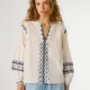 Blusa con detalles bordados