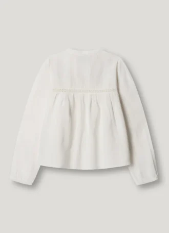 Blusa con detalles bordados