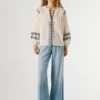 Blusa con detalles bordados