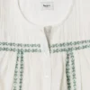 Blusa con detalles bordados