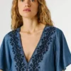 Blusa con detalles bordados Blusa con detalles bordados