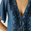 Blusa con detalles bordados Blusa con detalles bordados