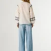 Blusa con detalles bordados