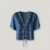 Blusa con detalles bordados Blusa con detalles bordados