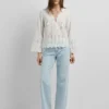 Blusa con detalles calados Blusa con detalles calados