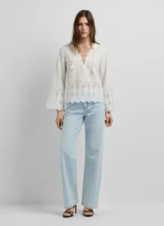 Blusa con detalles calados