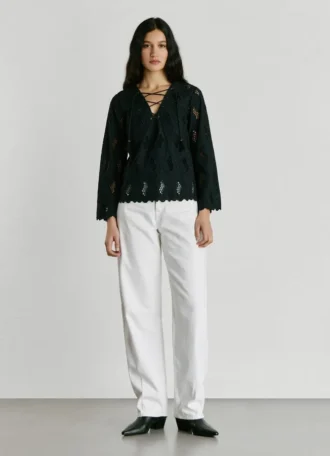Blusa con detalles calados