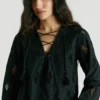 Blusa con detalles calados