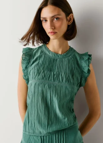 Blusa con detalles plisados