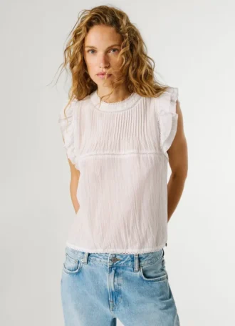 Blusa con detalles plisados