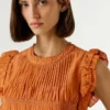 Blusa con detalles plisados Blusa con detalles plisados