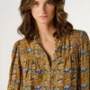 Blusa con estampado floral