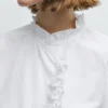 Blusa de popelín con volantes Blusa de popelín con volantes