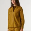 Blusa fluida con bolsillos Blusa fluida con bolsillos