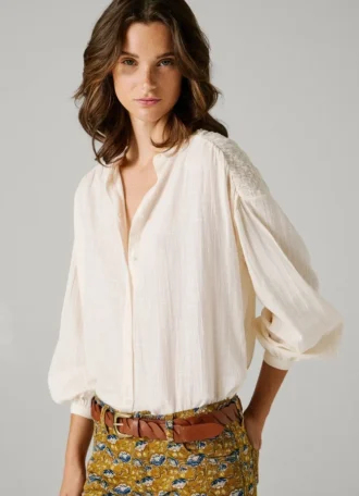 Blusa fluida con cuello mao