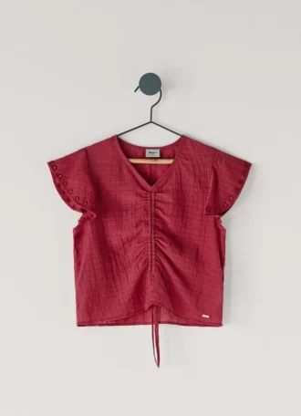 Blusa fluida con detalles calados