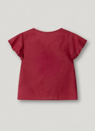 Blusa fluida con detalles calados