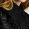 Blusa fluida con detalles metalizados Blusa fluida con detalles metalizados