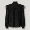 Blusa fluida con detalles metalizados Blusa fluida con detalles metalizados