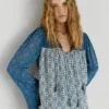 Blusa fluida con estampado floral