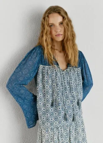 Blusa fluida con estampado floral