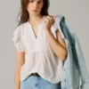 Blusa fluida con mangas de mariposa