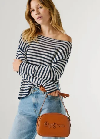 Bolso bandolera con efecto piel y logotipo