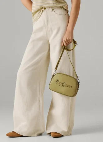 Bolso bandolera con efecto piel y logotipo