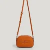 Bolso bandolera con efecto piel y logotipo
