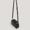 Bolso bandolera con efecto piel y logotipo