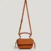 Bolso bandolera con solapa efecto piel