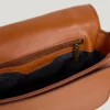 Bolso bandolera con solapa efecto piel