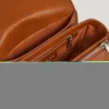 Bolso bandolera con solapa efecto piel