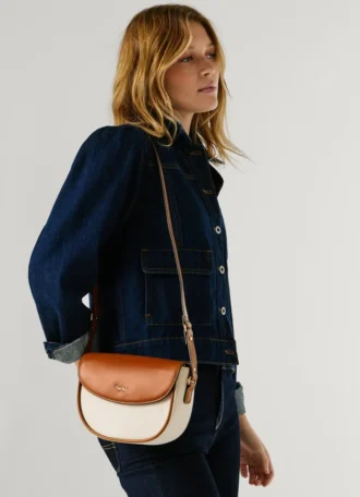 Bolso de hombro combinado con solapa