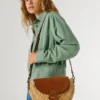 Bolso de hombro de yute con solapa Bolso de hombro de yute con solapa