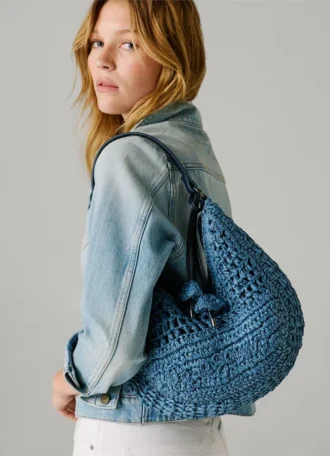 Bolso de rafia con forma de media luna