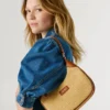 Bolso de rafia con forma de media luna Bolso de rafia con forma de media luna
