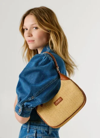 Bolso de rafia con forma de media luna