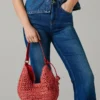 Bolso de rafia con forma de media luna Bolso de rafia con forma de media luna