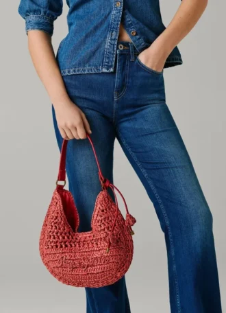 Bolso de rafia con forma de media luna