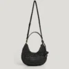 Bolso de rafia con forma de media luna Bolso de rafia con forma de media luna