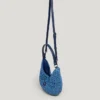 Bolso de rafia con forma de media luna