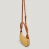 Bolso de rafia con forma de media luna Bolso de rafia con forma de media luna