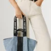 Bolso shopper con logotipo en relieve