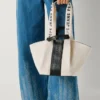 Bolso shopper con logotipo en relieve
